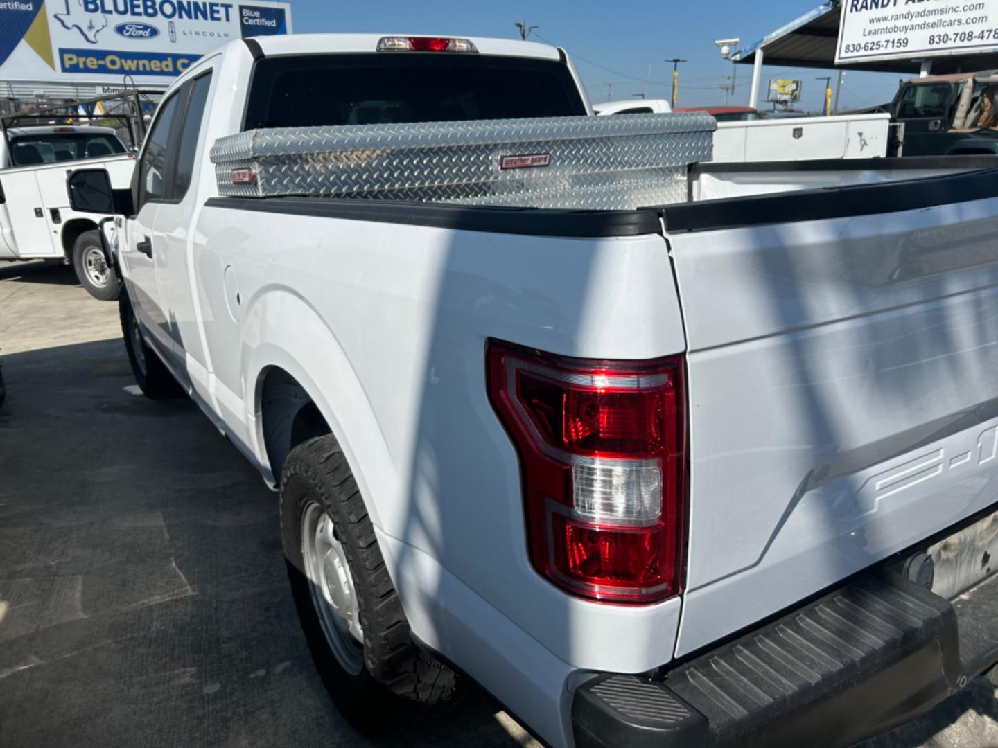 2019 White Ford F-150 XL SuperCab 6.5-ft. 4WD (1FTFX1E52KK) with an 5.0L V8 OHV 16V engine, 6A transmission, located at 1687 Business 35 S, New Braunfels, TX, 78130, (830) 625-7159, 29.655487, -98.051491 - Photo#7